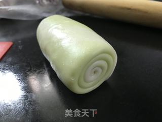 彩色螺旋蛋黄酥的做法步骤：11