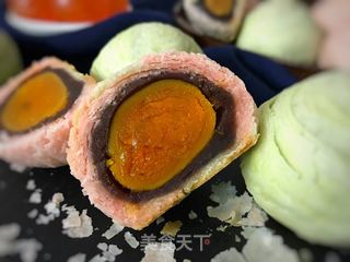 彩色螺旋蛋黄酥的做法步骤：17