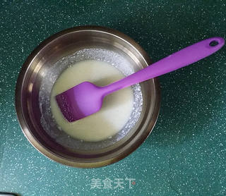 红丝绒蛋糕卷的做法步骤:2