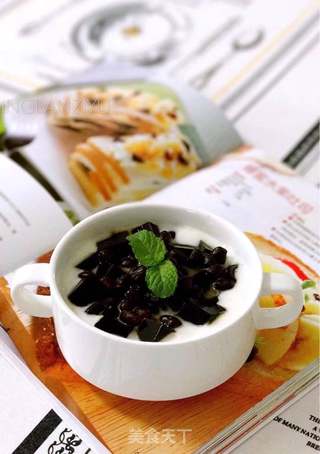 酸奶蜜豆龟苓膏的做法步骤:6