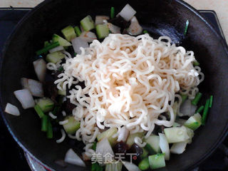 焙煎芝麻方便面炒缤纷的做法步骤:9