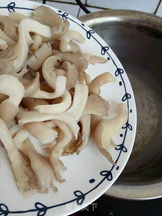炸平菇的做法步骤:3