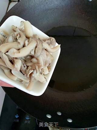 炸平菇的做法步骤:7
