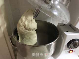 虾仁香肠披萨的做法步骤:2