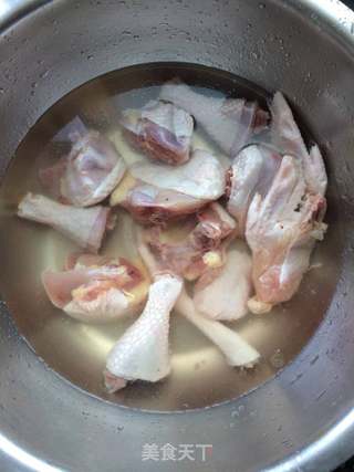 菌菇煲鸡汤的做法步骤:3