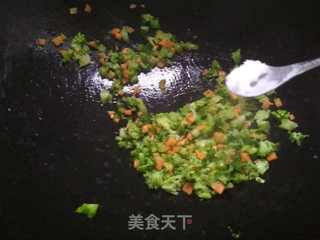 西兰花炒饭的做法步骤:3