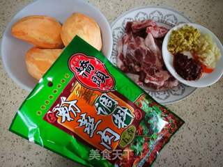 粉蒸排骨的做法步骤：1