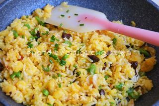 香菇酱黄金炒饭的做法步骤:5