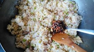 牛肉芹菜蛋炒饭的做法步骤:9