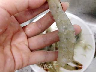 黄金凤尾虾的做法步骤:2