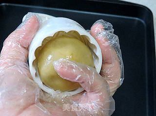 月饼季之【广式莲蓉蛋黄月饼】的做法步骤:10