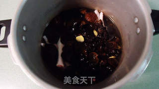 #海参木耳焖鸡脚的做法图解5