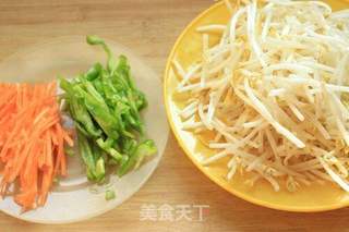榨菜炒豆芽的做法步骤：1