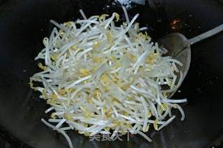 榨菜炒豆芽的做法步骤：4