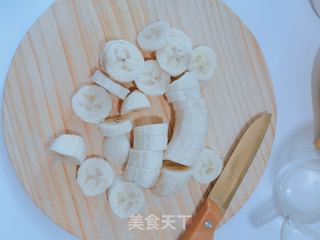 FLUFF草莓味香蕉芒果奶昔的做法步骤：2