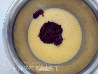 红糖枣泥戚风蛋糕的做法步骤:6