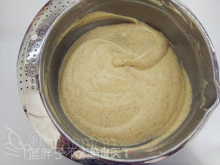 红糖枣泥戚风蛋糕的做法步骤:11