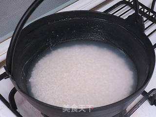 人气腊味料理【广式腊味煲仔饭】的做法步骤：3
