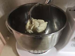 香肠牛舌披萨的做法步骤:2