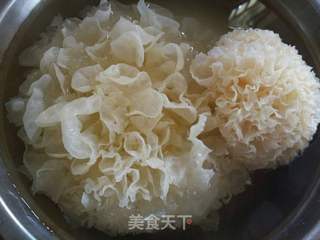 桃胶皂角米莲子银耳羹的做法步骤:6