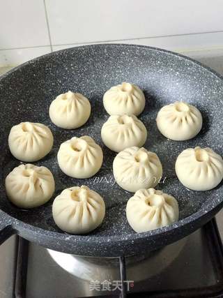 鲜虾猪肉生煎包的做法步骤:8