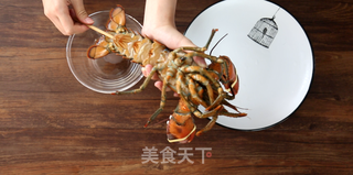 黄油焗波士顿龙虾的做法步骤:2