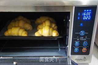 芝士牛角面包的做法步骤:10