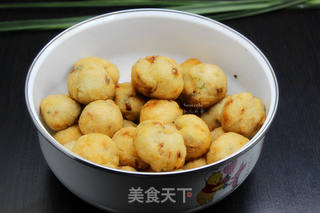 香酥芋头丸子 的做法步骤:9