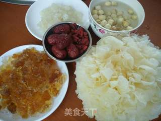桃胶皂角米莲子银耳羹的做法步骤：7