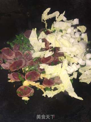 腊肠娃娃菜蛋炒饭的做法步骤:5