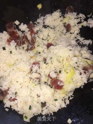 腊肠娃娃菜蛋炒饭的做法步骤：6