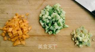 一个人的午餐——炒米饭的做法步骤：1