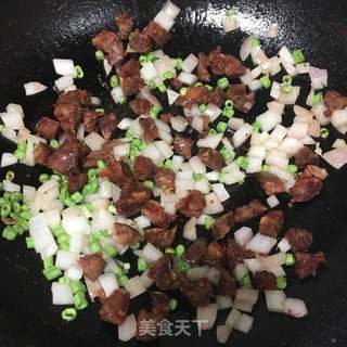 五福腊肉炒饭的做法步骤:4