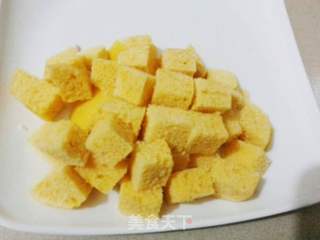 什疏炒馒头丁的做法步骤:4