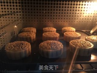 班兰莲蓉月饼的做法步骤：13