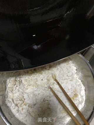 植物油烤五香饼干的做法步骤:3