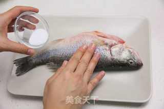 迪奥格斯食谱之清蒸鲈鱼的做法步骤:3