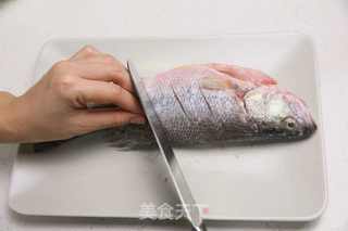 迪奥格斯食谱之清蒸鲈鱼的做法步骤:4