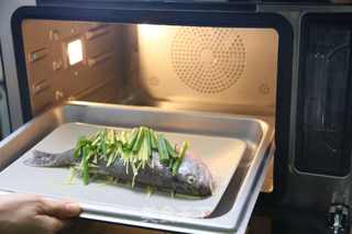 迪奥格斯食谱之清蒸鲈鱼的做法步骤:7