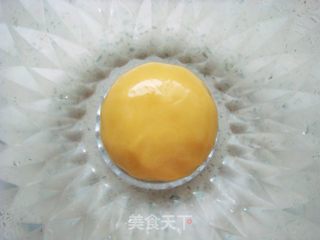 广式莲蓉蛋黄月饼的做法步骤:8