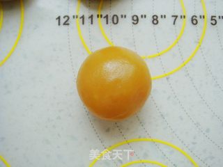 广式莲蓉蛋黄月饼的做法步骤:11