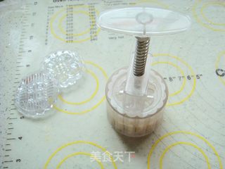 广式莲蓉蛋黄月饼的做法步骤:14