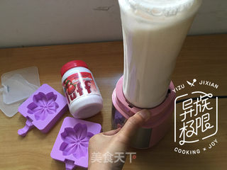 草莓味棉花糖冰棍的做法步骤:6