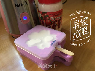 草莓味棉花糖冰棍的做法步骤:9