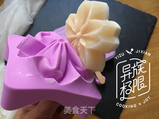 草莓味棉花糖冰棍的做法步骤:10