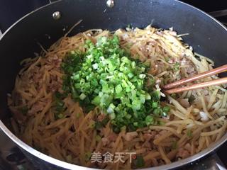 土豆丝肉饼的做法步骤：4