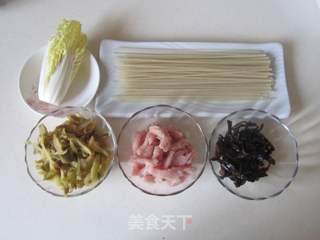 榨菜肉丝米粉的做法步骤：1