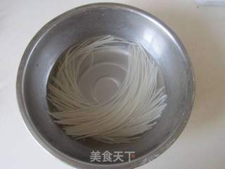 榨菜肉丝米粉的做法步骤:2