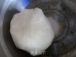 红豆蓉蛋黄酥的做法步骤:7