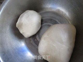 红豆蓉蛋黄酥的做法步骤:10